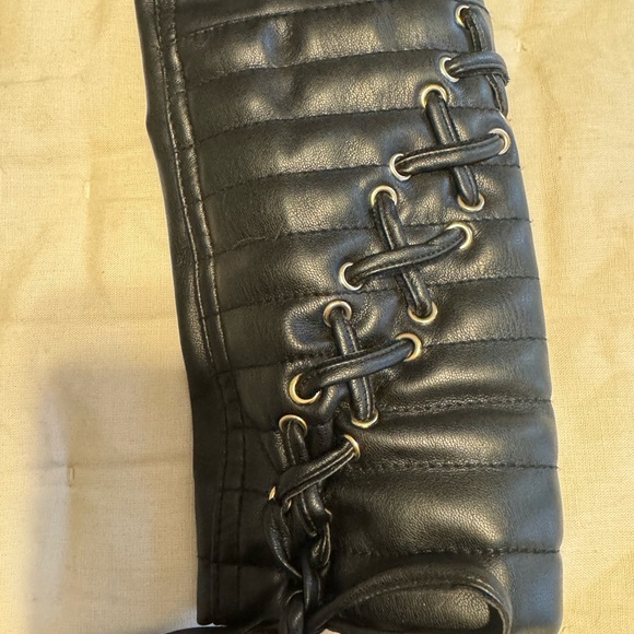 ✨ GUESS Black Faux Leather Moto Jacket — Exquisite Quilting  — Size Medium ✨ - Picture 5 of 10